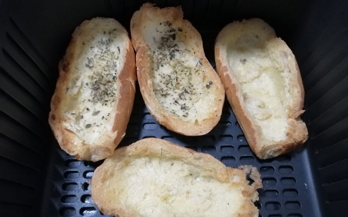 pão com manteiga na airfryer