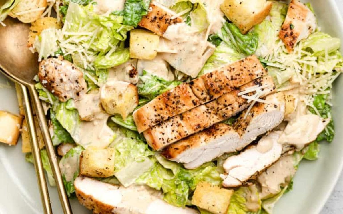 Receita de Salada Caesar com Frango na Airfryer