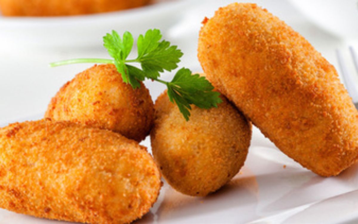 Receita de Bolinho de Mandioca com Carne Seca na Airfryer