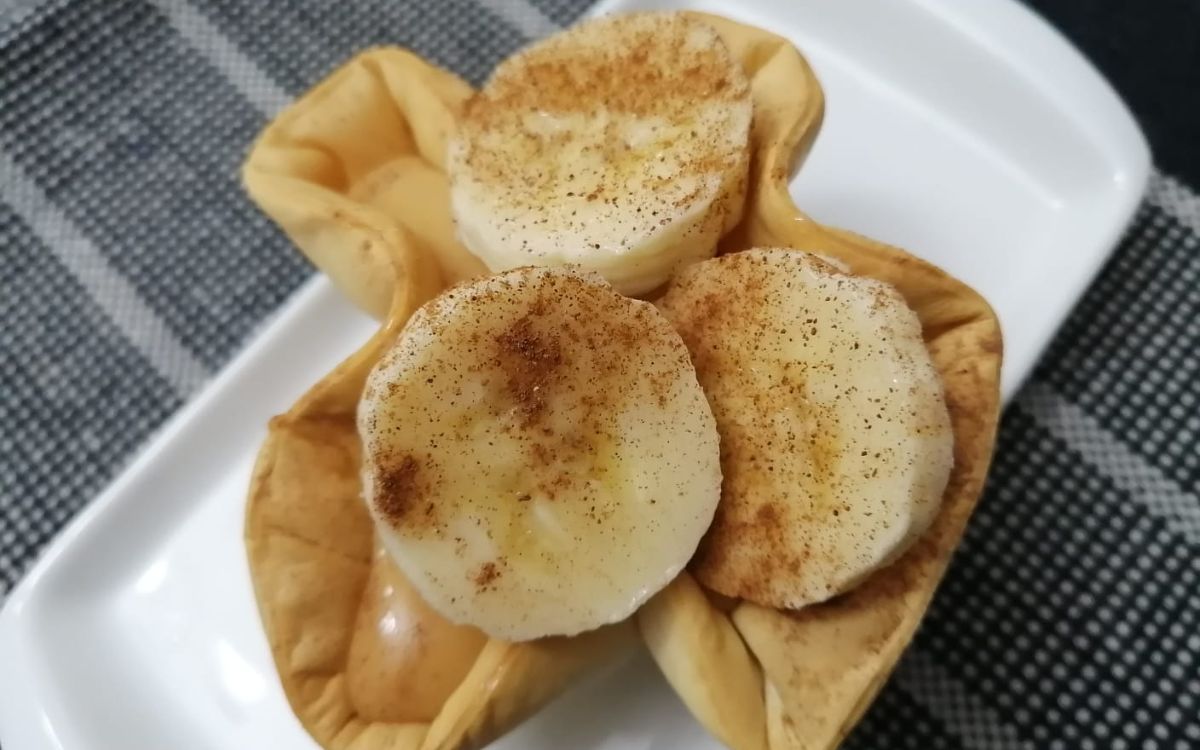 Receita de Tortinha de Banana com Massa de <a class="wpil_keyword_link" href="https://bycasalairfryer.com/receitas/pastel-na-airfryer/"   title="Pastel" data-wpil-keyword-link="linked">Pastel</a> na Airfryer