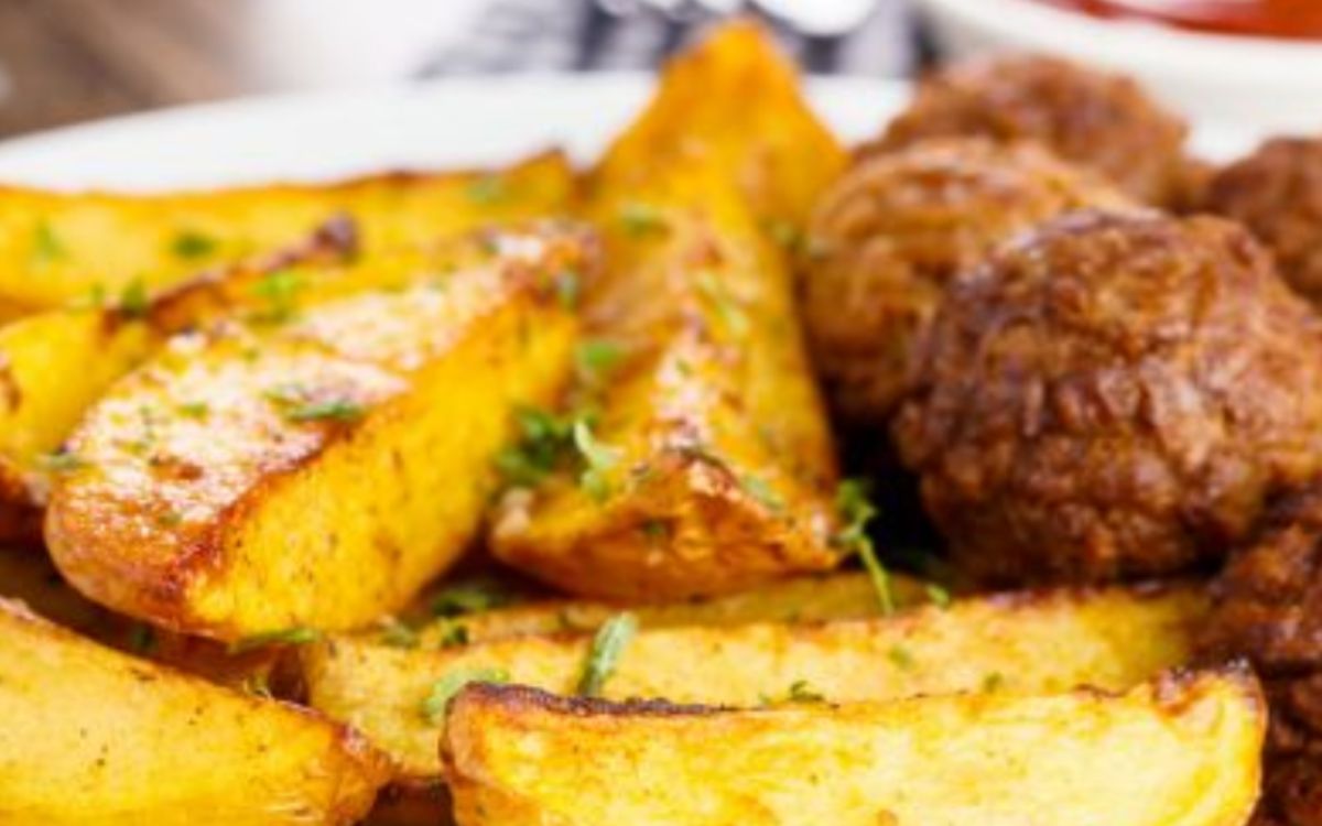 batatas e almôndegas na airfryer