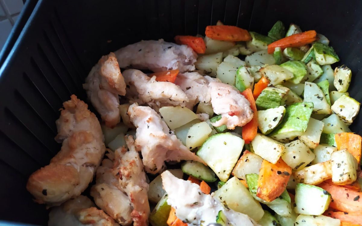 filé de frango com legumes na airfryer