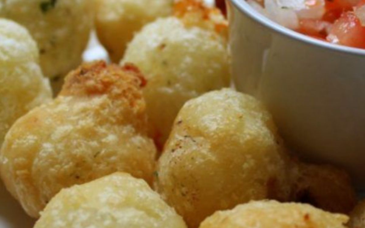 bolinho de mandioca com calabresa na airfryer