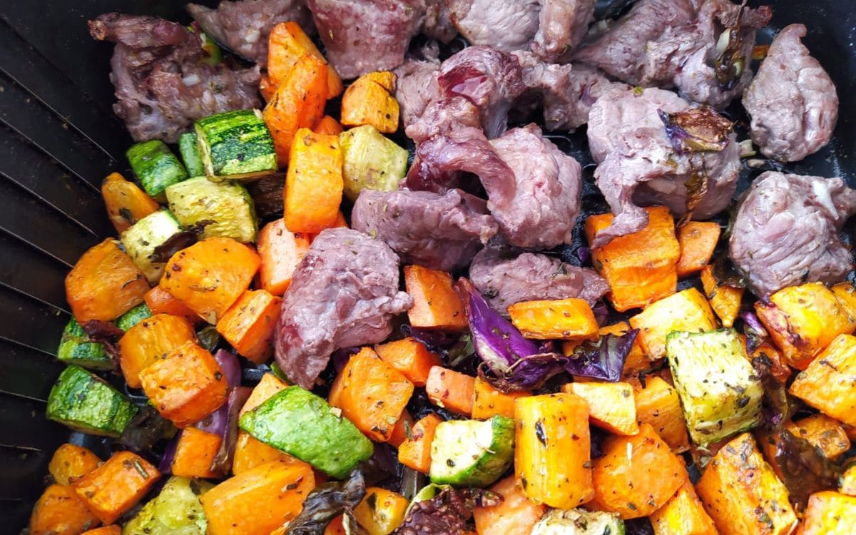 carne com legumes na airfryer