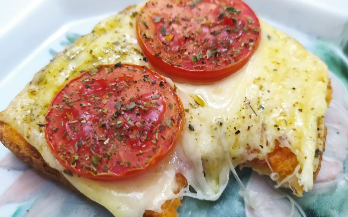 Receita de Pão com Queijo e Tomate na Airfryer