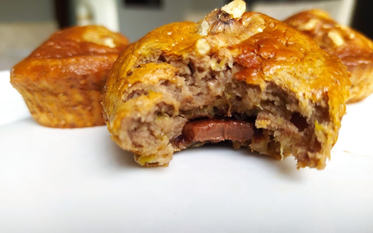 bolinho de banana com nozes e chocolate na airfryer