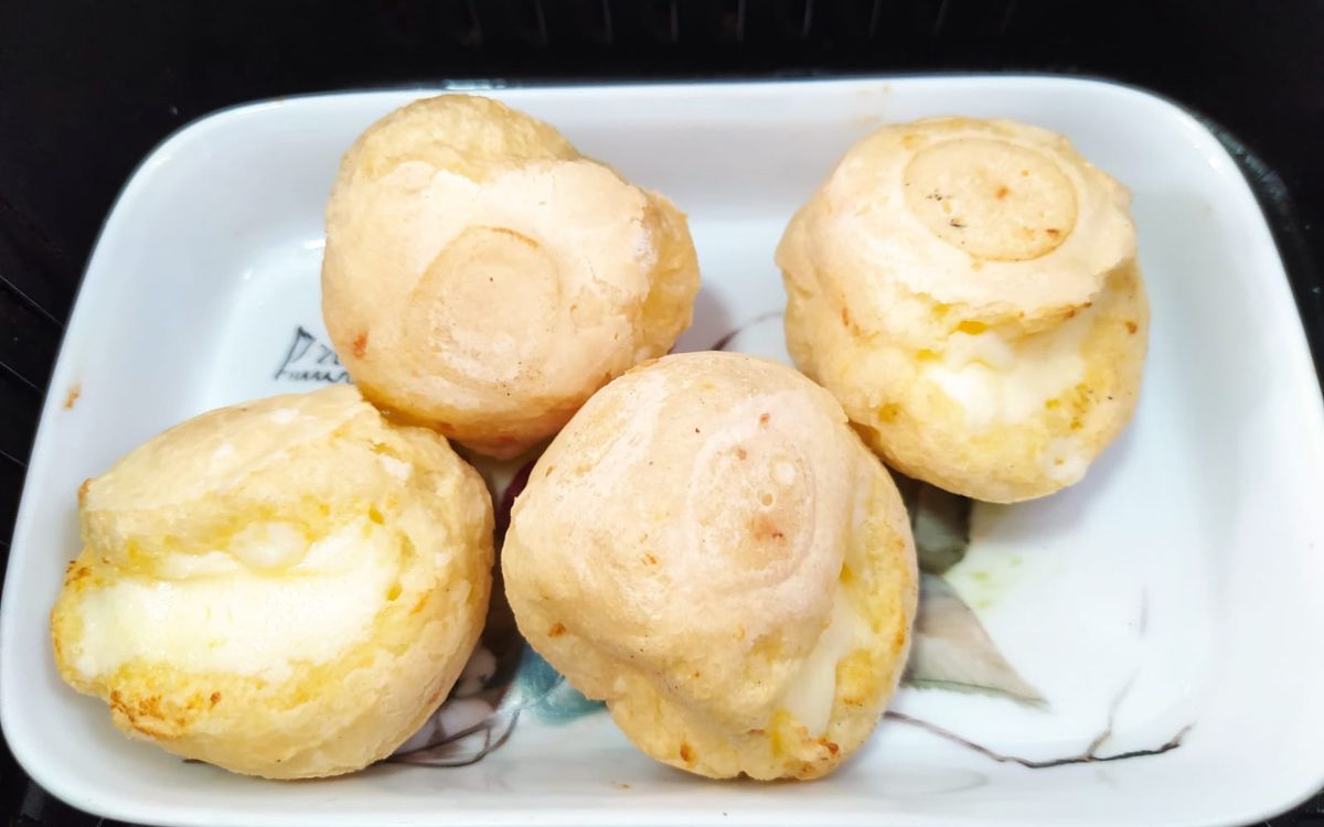 pão de queijo recheado com catupiry na airfryer