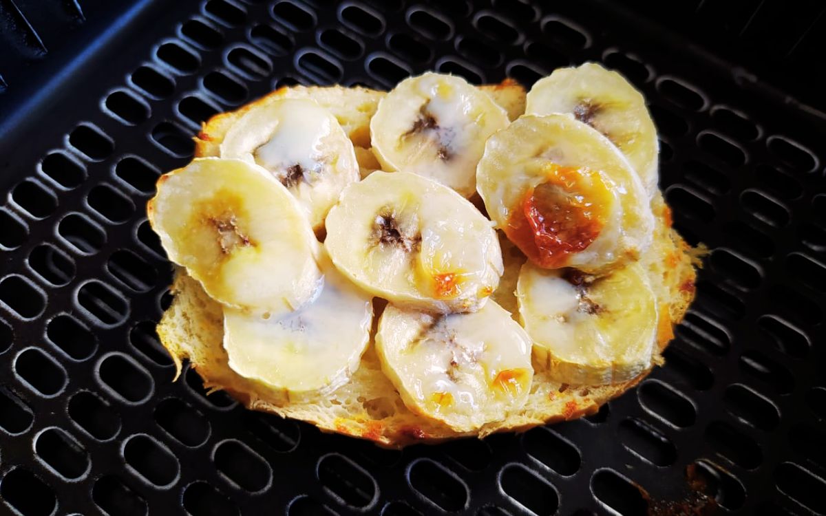 pão com leite condensado e banana na airfryer