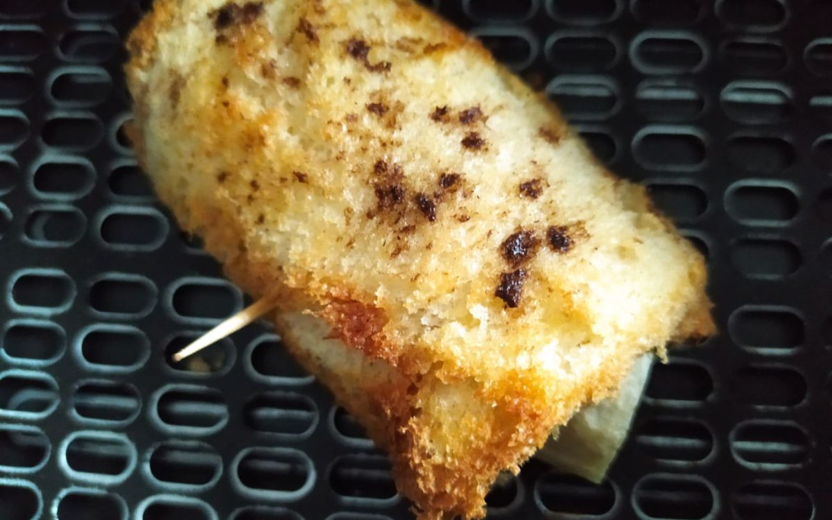 banana enrolada no pão na airfryer