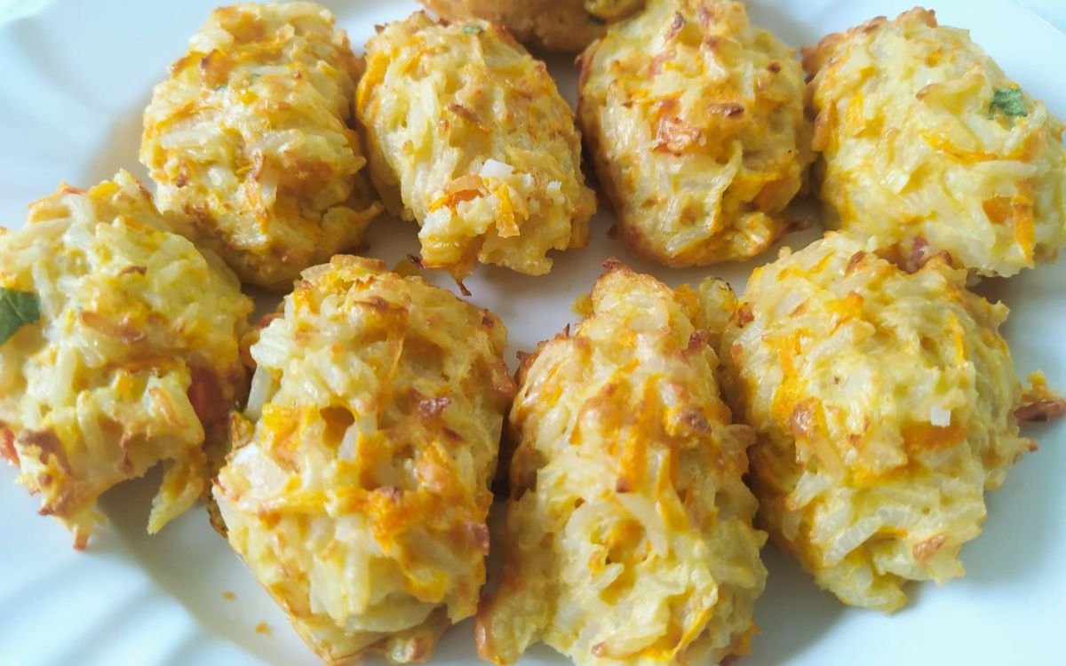 bolinho de arroz com cenoura e parmesão na airfryer