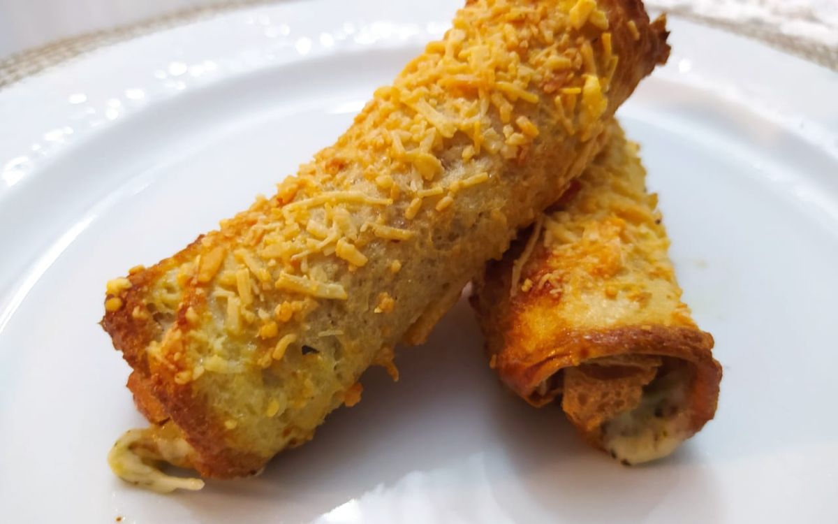 Receita de Enroladinho com Crosta de Parmesão na Airfryer