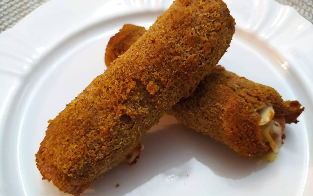 enroladinho de presunto e queijo empanado na airfryer