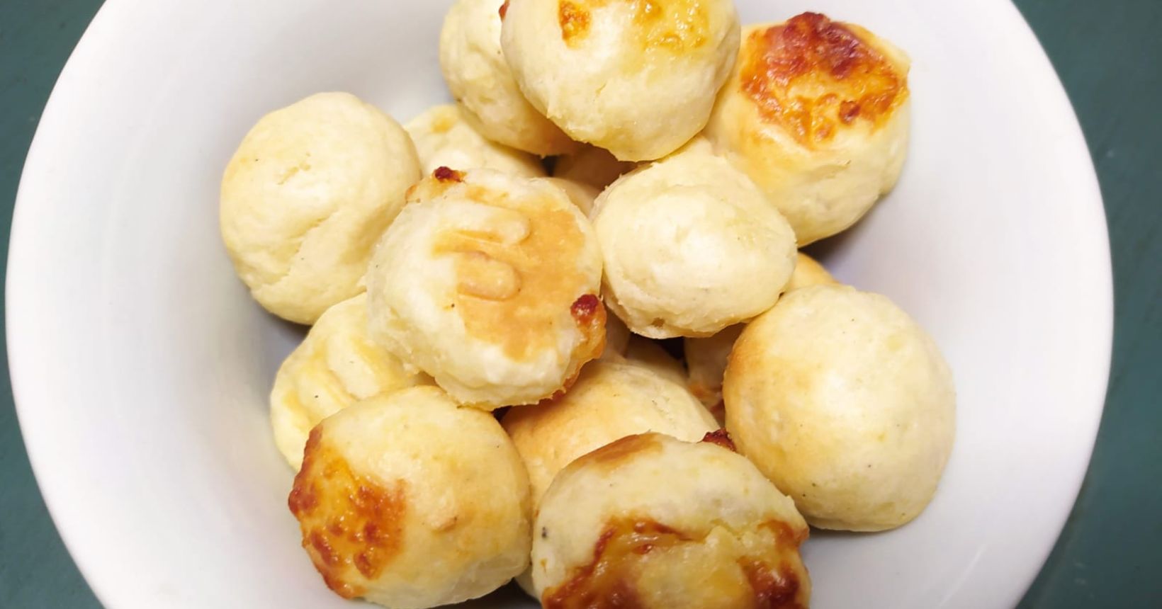 bolinho de mandioca com queijo na air fryer