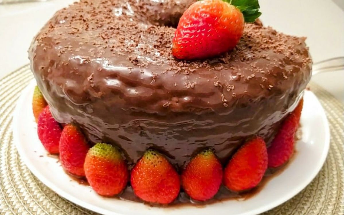 Receita de Bolo de Chocolate com Cobertura de Brigadeiro