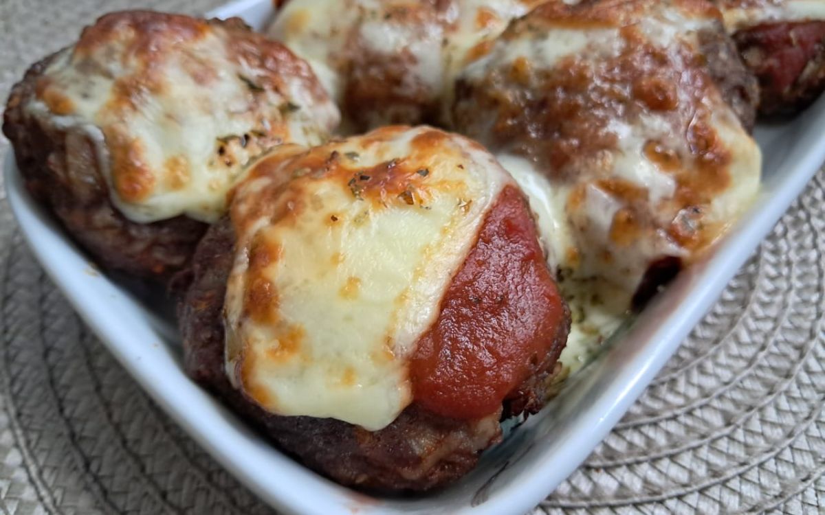 bolinho de carne com legumes a parmegiana