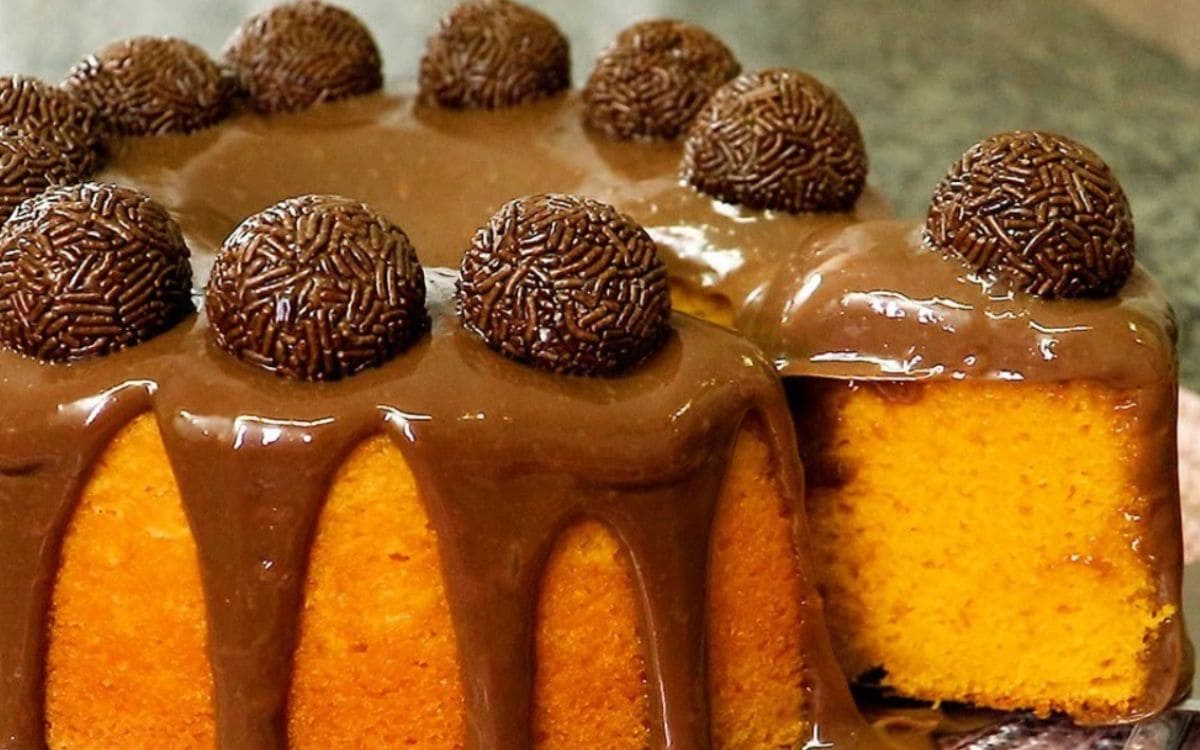 bolo de cenoura com brigadeiro