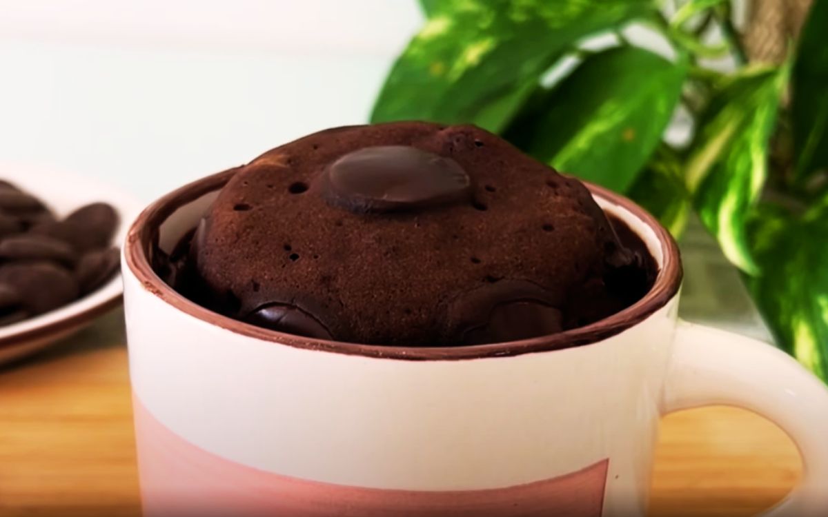 bolo de chocolate vegano na caneca