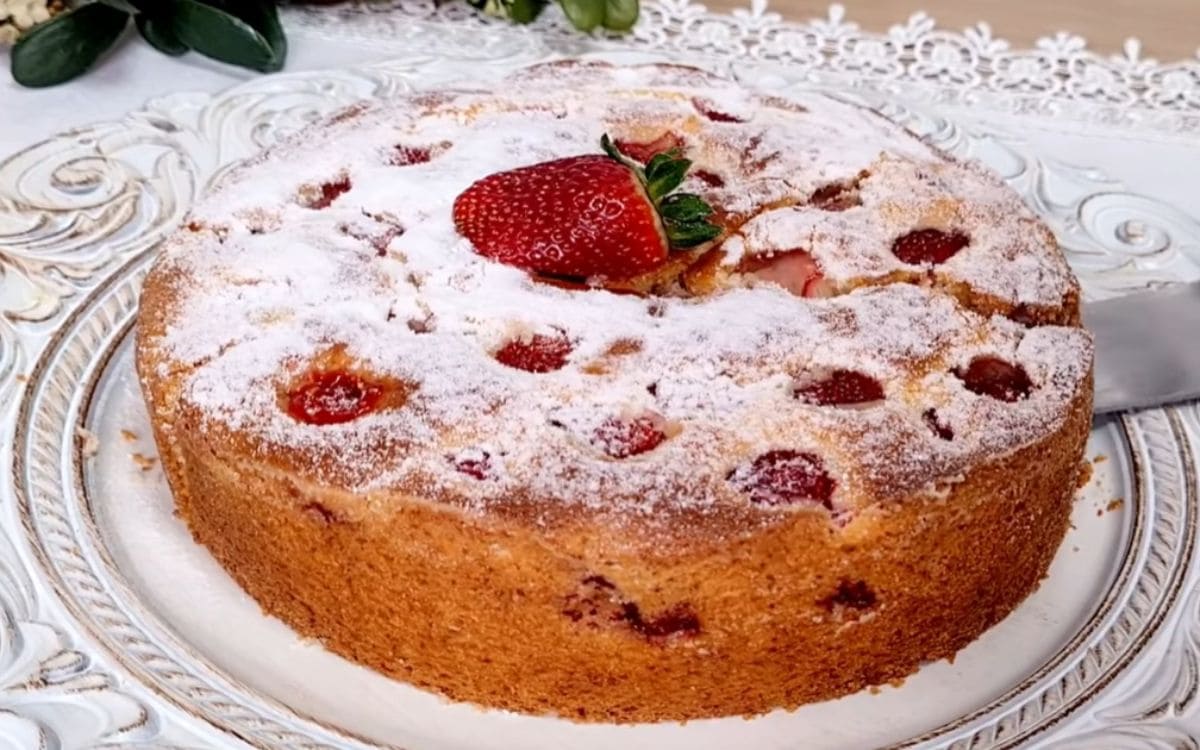 bolo de morango fofinho