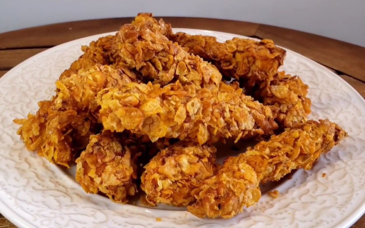 frango empanado com corn flakes na air fryer