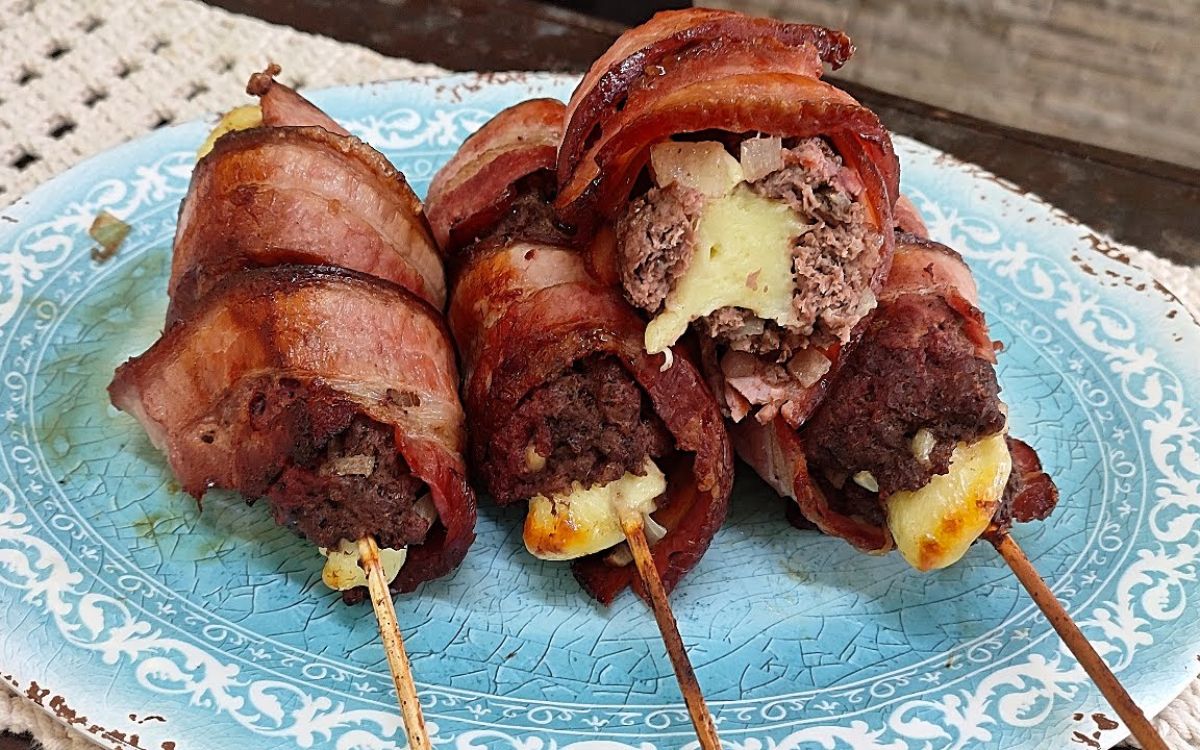 kafta com queijo e bacon