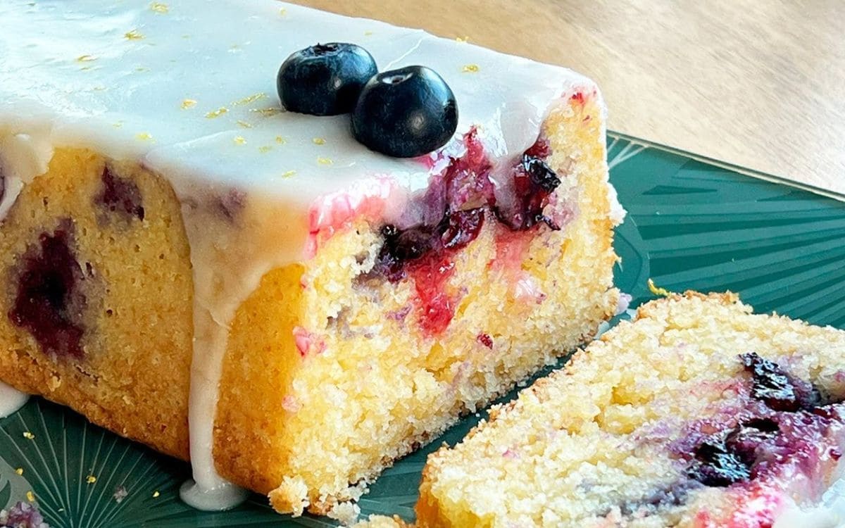 bolo de blueberry com iogurte e limão