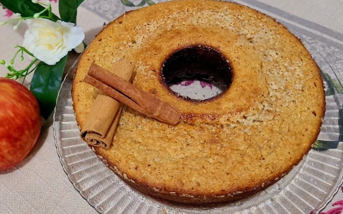 bolo de maçã com iogurte e canela