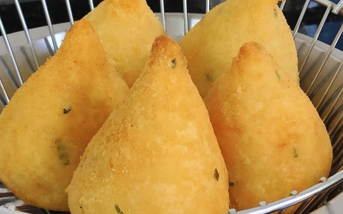 coxinha com massa de mandioca