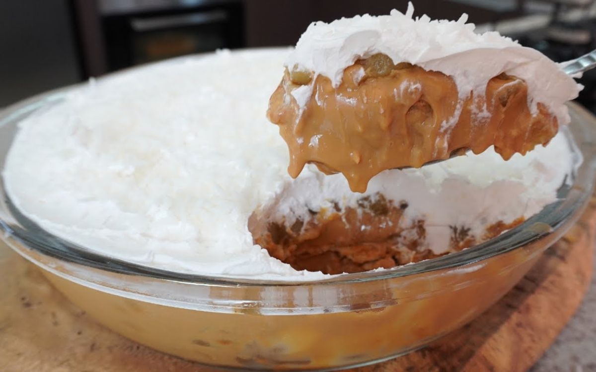 gelado de abacaxi com doce de leite