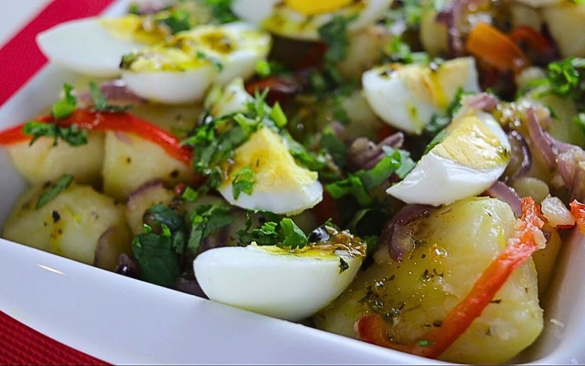 salada de batata com ovos