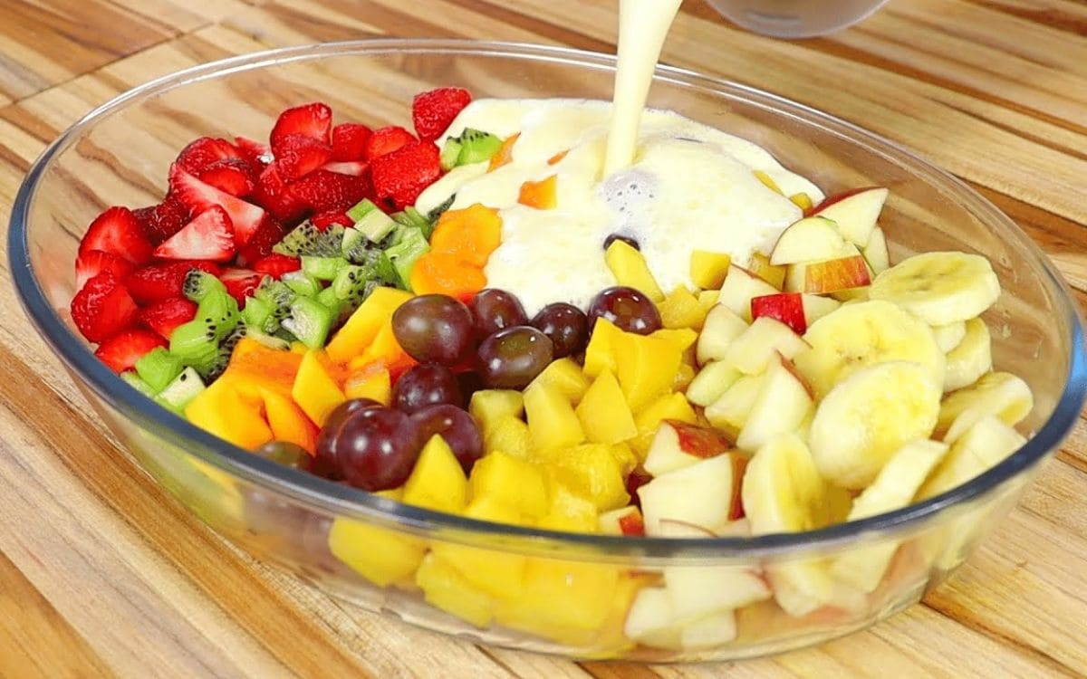 salada de frutas cremosa