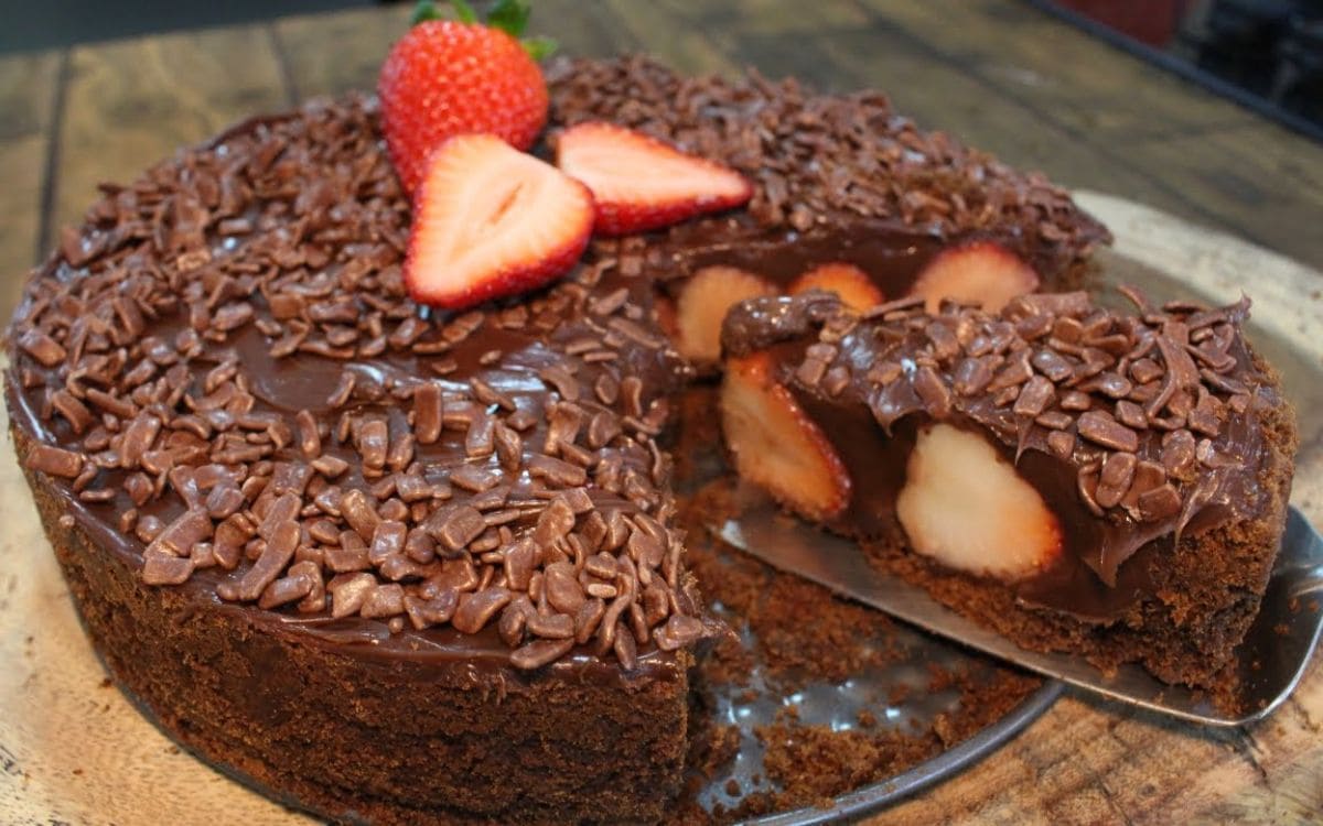 torta de morango com brigadeiro