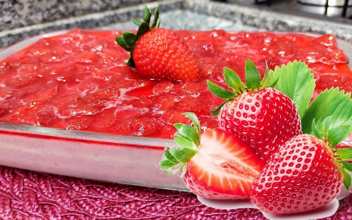 Mousse de Morango Feito com a Fruta