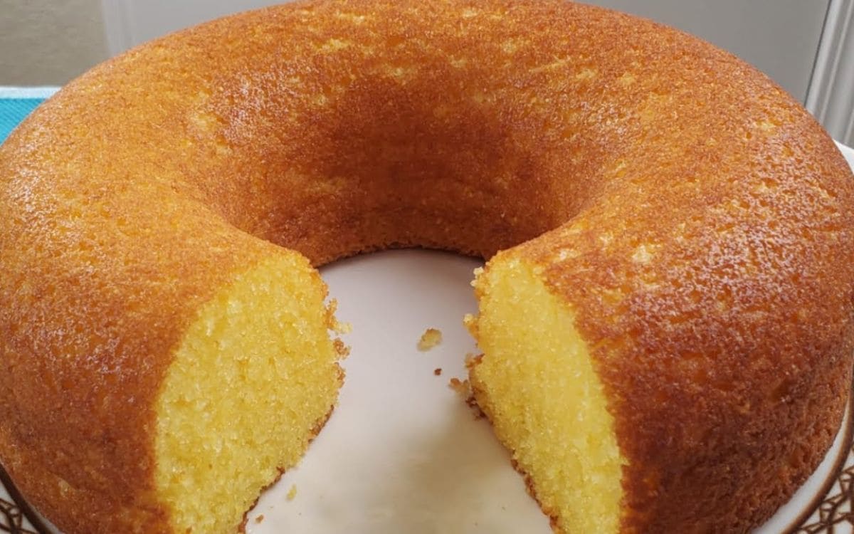 bolo de fubá com queijo parmesão