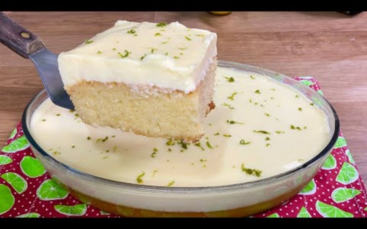 bolo mousse de limão na travessa