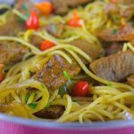 Macarrão na Manteiga com Iscas de Carne